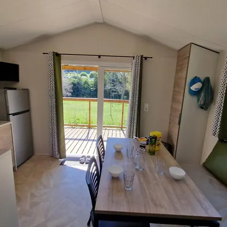 Campingplatz Mobil Avec Terrasse Pour 5 Personnes - Api-1-52-1299 Saint-Geniez-dʼOlt