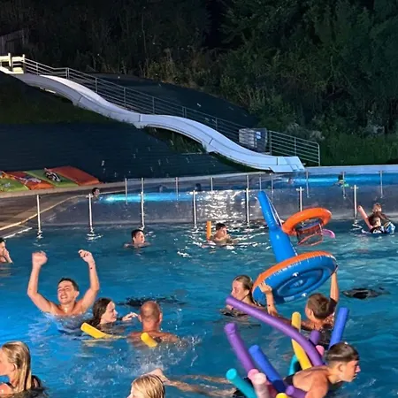 Mobil Avec Terrasse Pour 5 Personnes - Api-1-52-1299 *